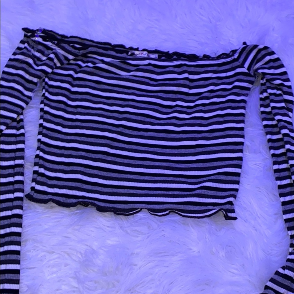 Off-Shoulder Long Sleeve Stripped Crop Top